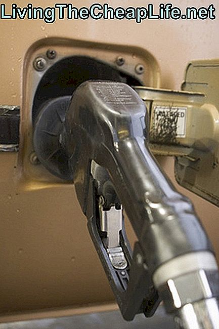 Hur man använder kredit- / betalkort på bensinpumpen